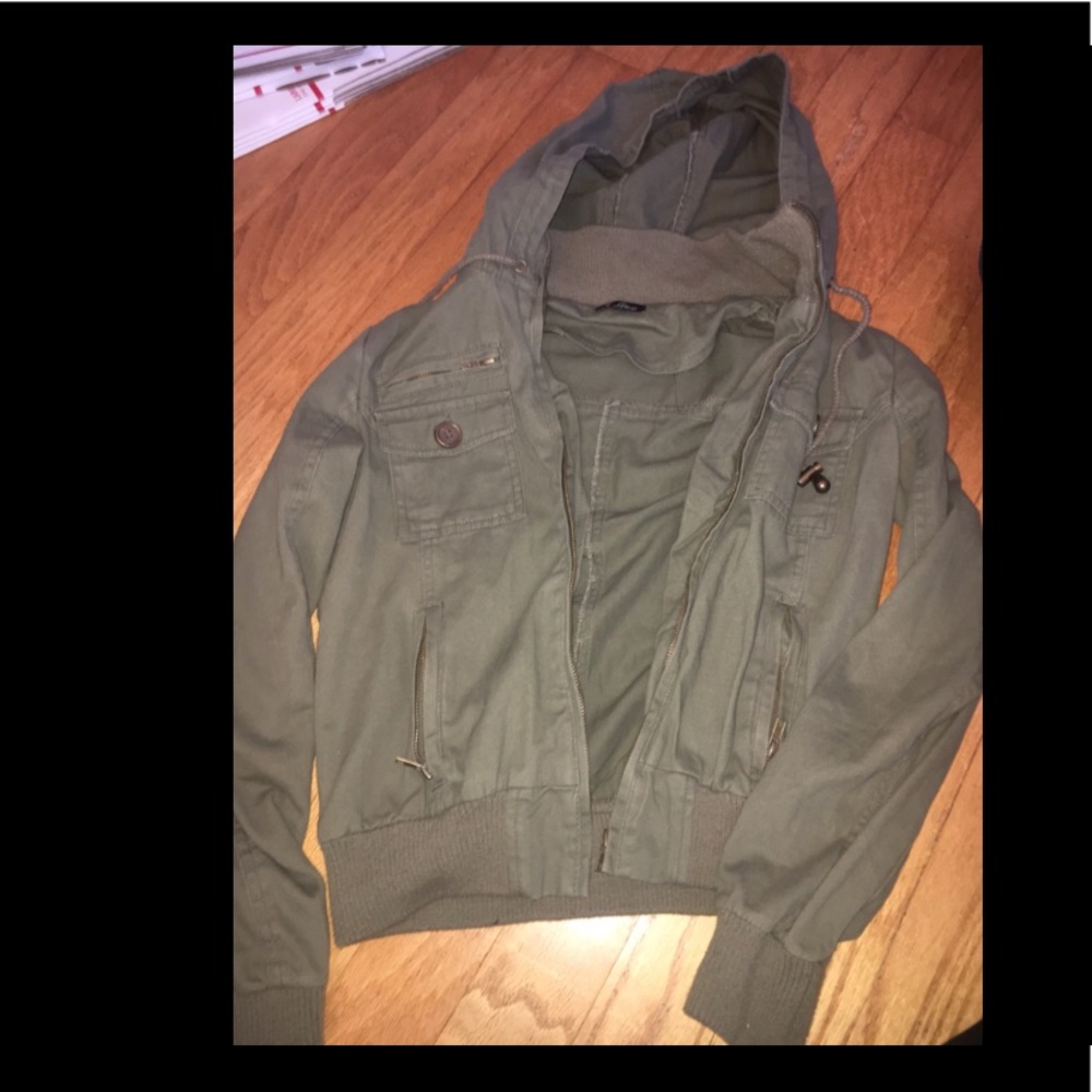 Green jacket - Picture 1 of 2
